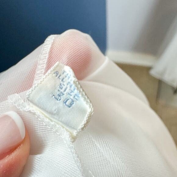 Vintage Vanity Fair White Ruffle Lace Bridal Robe & Slip Nightgown Set – XS (30) - Picture 11 of 14